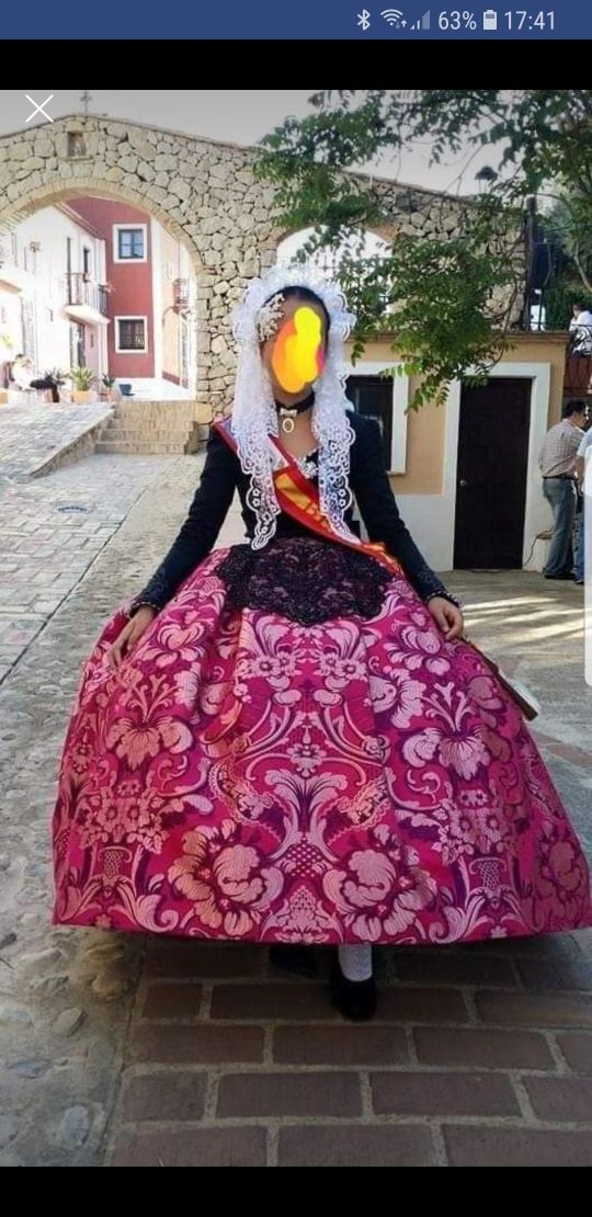 Falda regional Alicantina de Conchi Beneyto