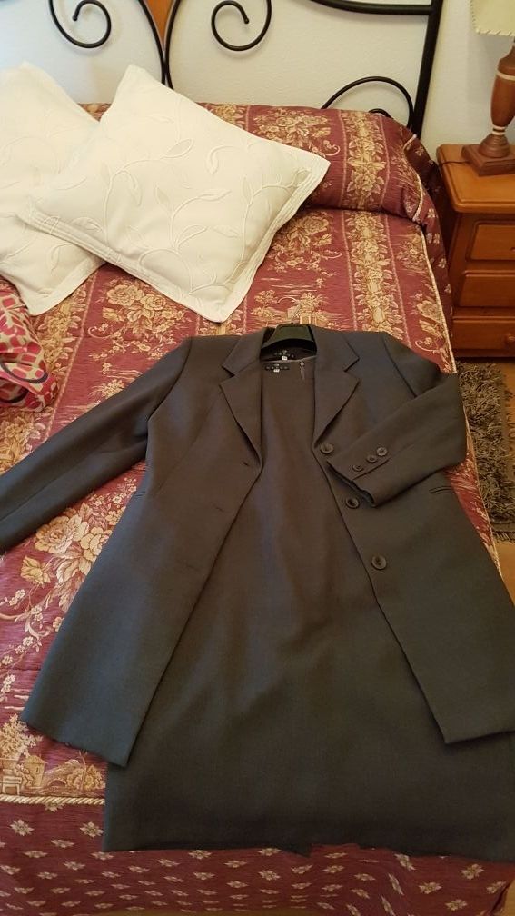 Traje de vestido y levita.