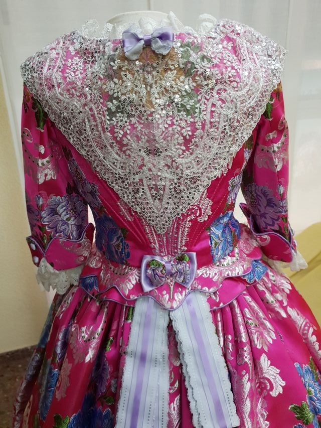 traje de fallera.