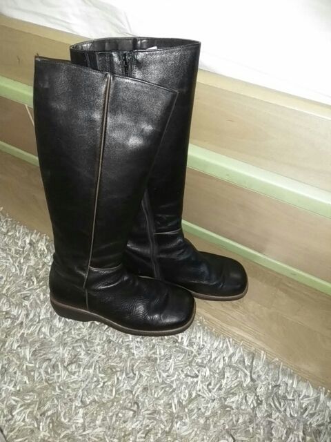 botas negras altas de piel