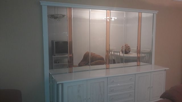 APARADOR CON ESPEJO de segunda mano por 1 € en Churriana en WALLAPOP