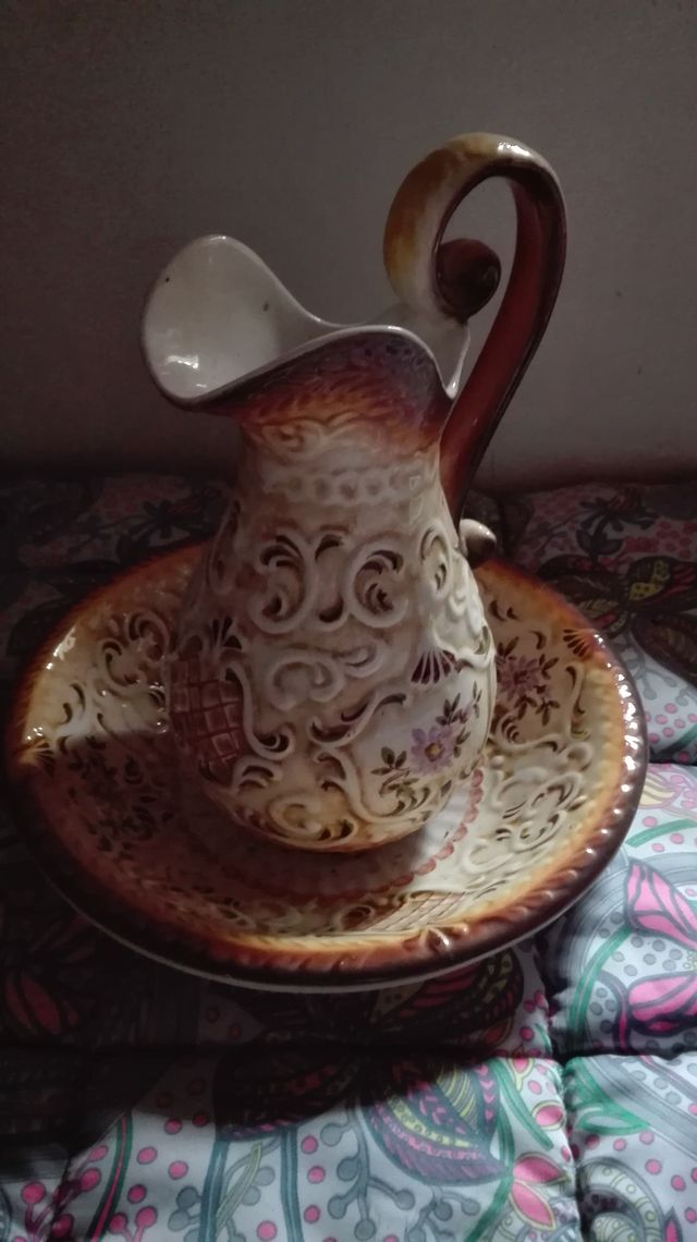 Palangana con jarrón