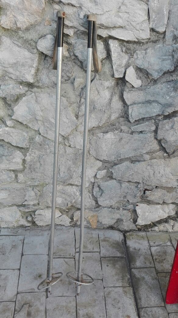 ESQUIS DE MADERA VINTAGE CON BASTONES