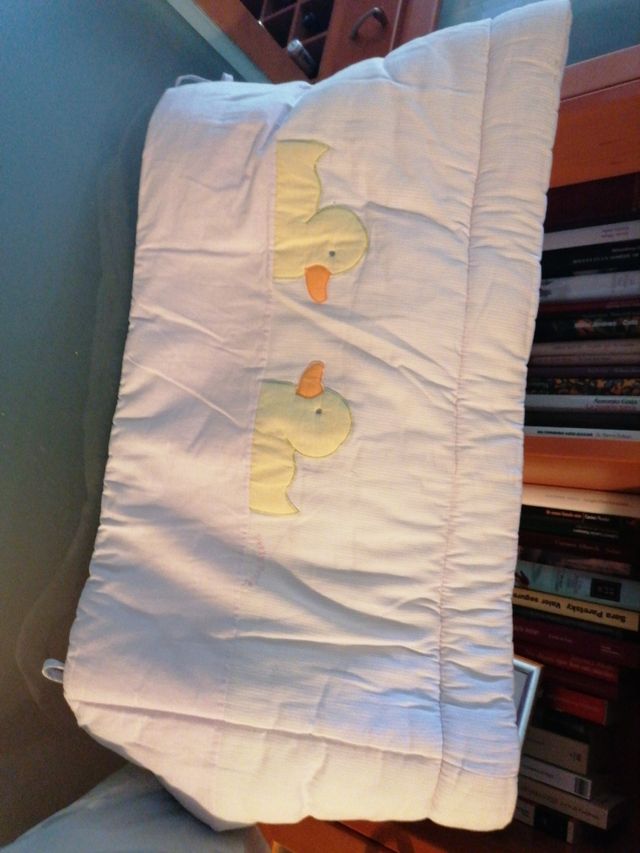 chichónera cuna bebé y alfombra marca praia