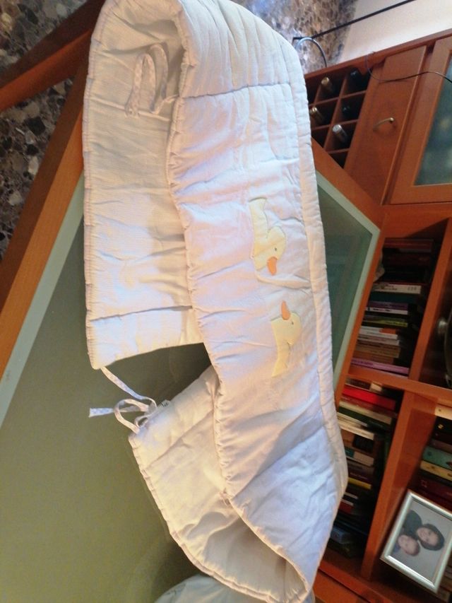 chichónera cuna bebé y alfombra marca praia