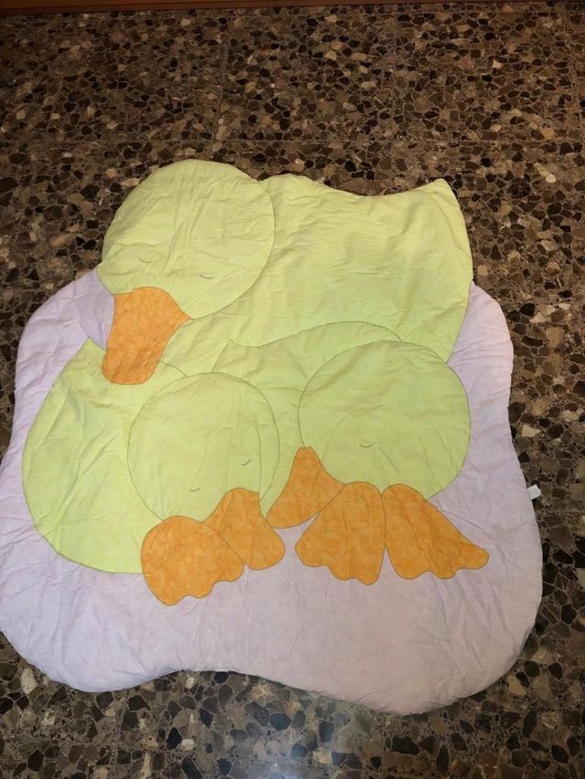 chichónera cuna bebé y alfombra marca praia