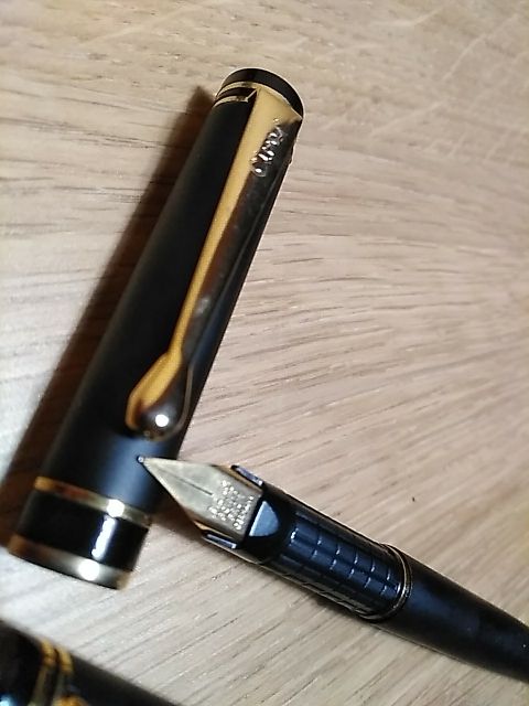 Pluma y Bolígrafo CIROS