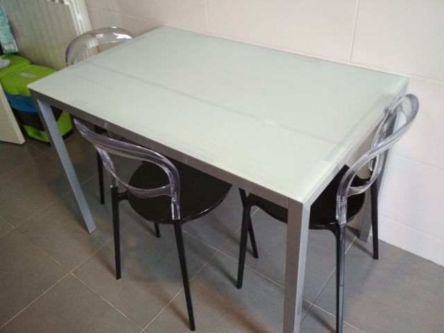 Mesa cristal cocina y sillas de segunda mano por 120 € en ... Mesa cristal cocina y sillas de segunda mano por 120 € en ...
