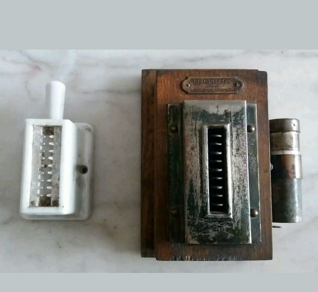 Mecheros antiguos de pared,