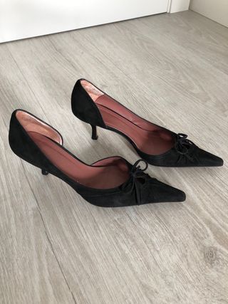 Zapatos salones negros de ante cómodos talla 38 de segunda mano por 10 EUR  en Valencia en WALLAPOP