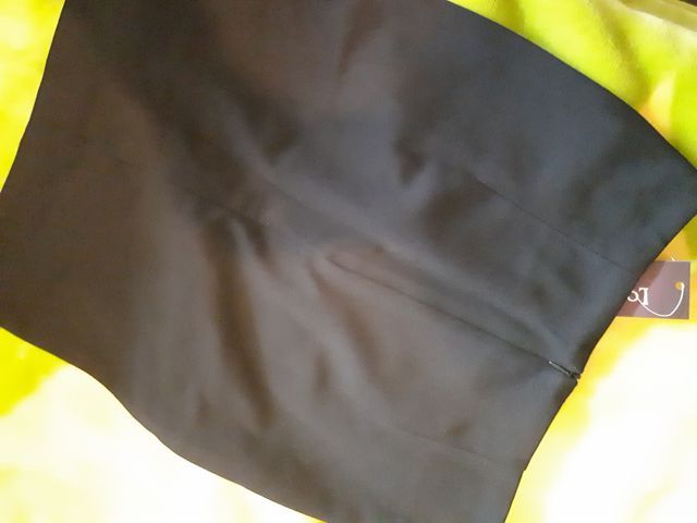 Falda negra formal sin estrenar con etiquetas