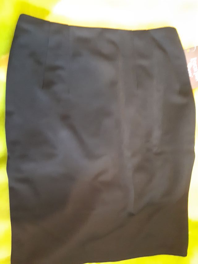 Falda negra formal sin estrenar con etiquetas