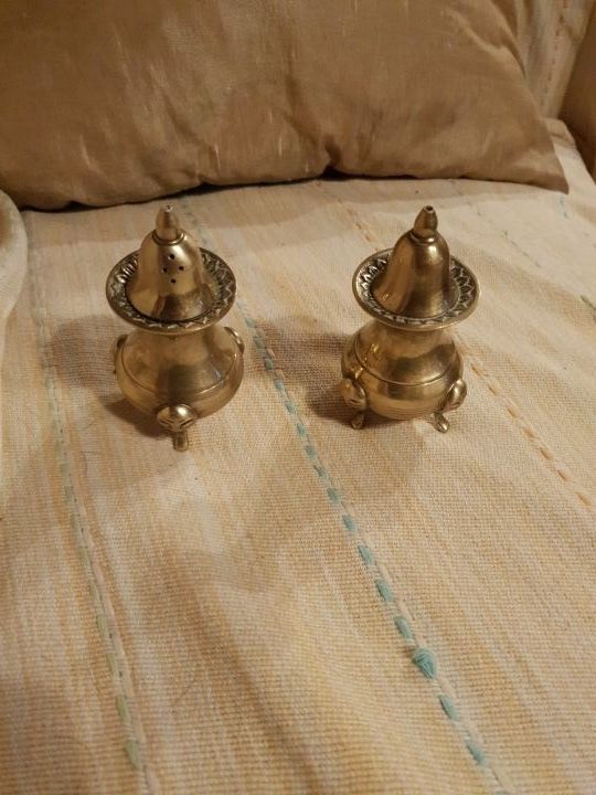 especieros en metal antiguos