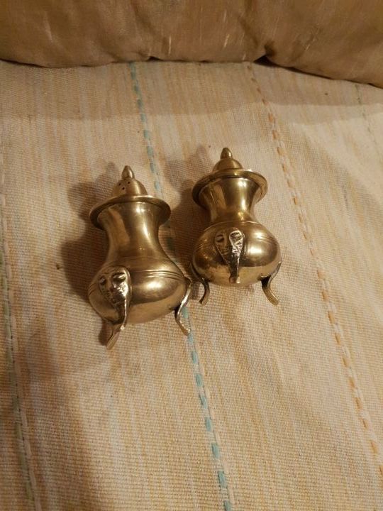 especieros en metal antiguos