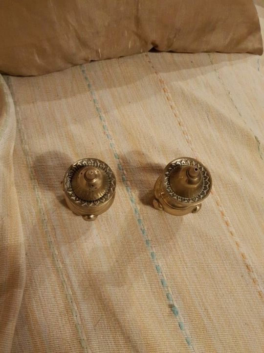 especieros en metal antiguos