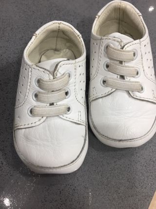 Zapatillas bebé Ots de segunda mano por 5 EUR en Cartagena en WALLAPOP