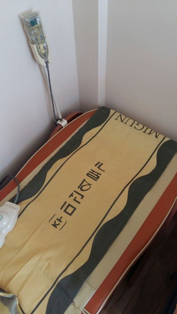 Camilla de masajes Marca: MINGUN