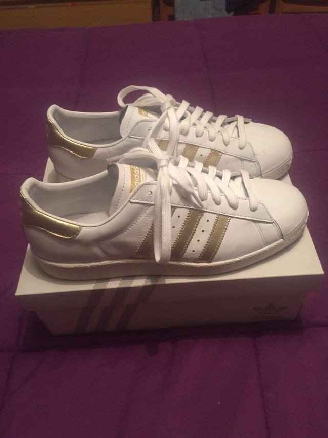 Clásico Espacio cibernético Notorio Bambas ADIDAS superstar 80s doradas talla 42/5 de segunda mano por 35 € en Barcelona en WALLAPOP Clásico Espacio cibernético Notorio Bambas ADIDAS superstar 80s doradas talla 42/5 de segunda mano por 35 € en Barcelona en WALLAPOP