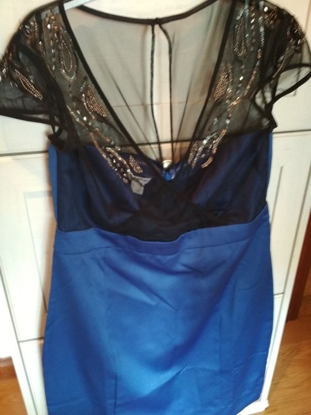 vestido raso y lentejuelas