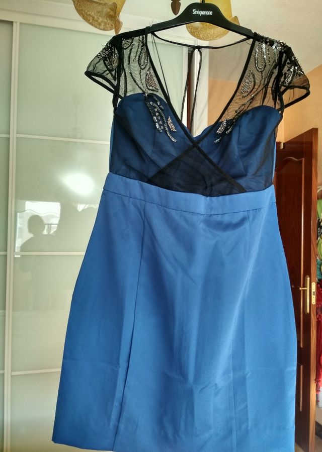 vestido raso y lentejuelas