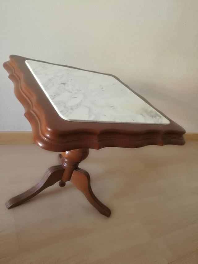 Mesa cuadrada de madera y mármol (rebajada)