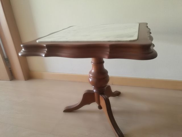 Mesa cuadrada de madera y mármol (rebajada)
