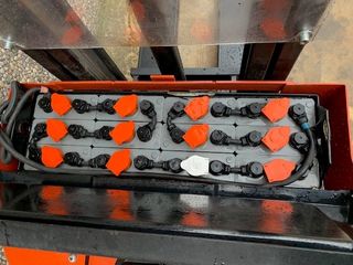 APILADOR ELECTRICO TOYOTA-BT 1000 KG.