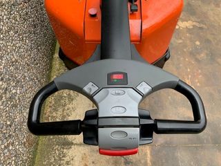APILADOR ELECTRICO TOYOTA-BT 1000 KG.