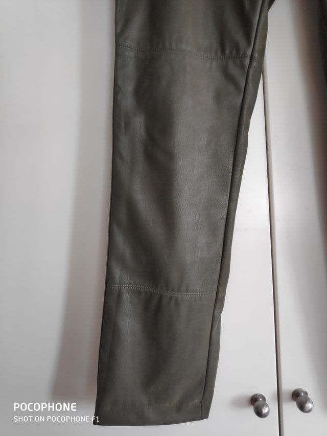 Pantalón Adolfo Domínguez. t40. polipiel verde.