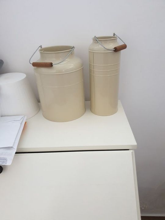 decoración beige florero