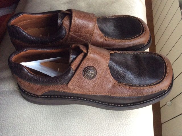 Zapatos chico piel nuevos