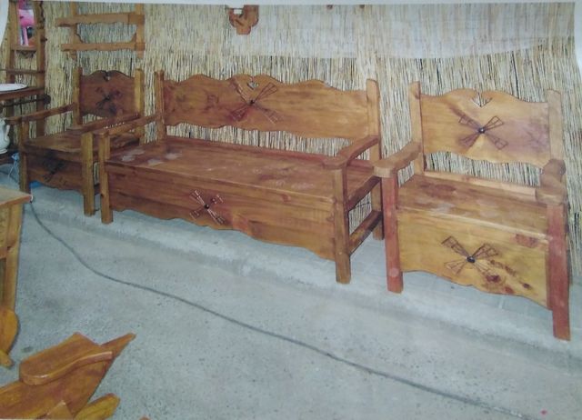 Sono realizzati mobili e restauri?