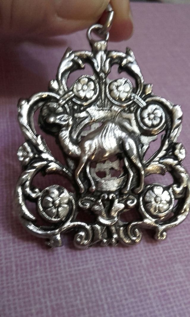 ciondolo in metallo 