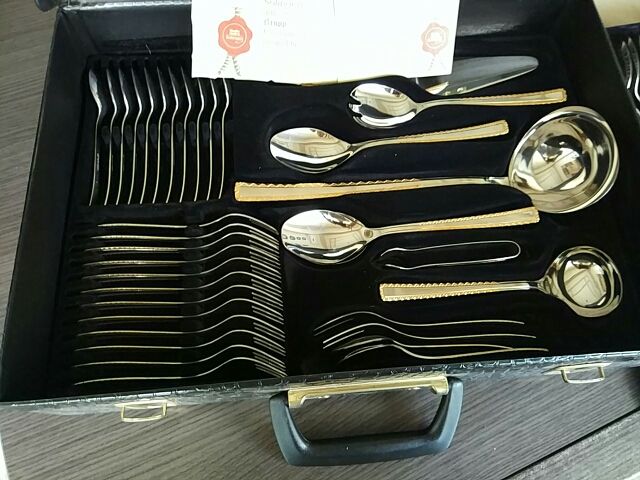 cubertería para 12 comensales