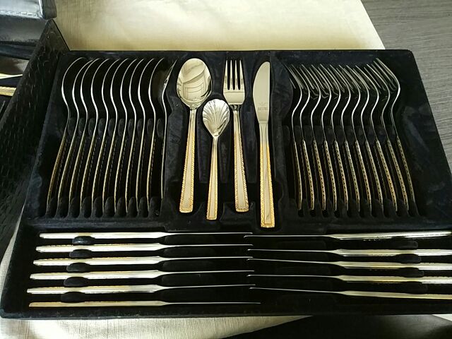 cubertería para 12 comensales