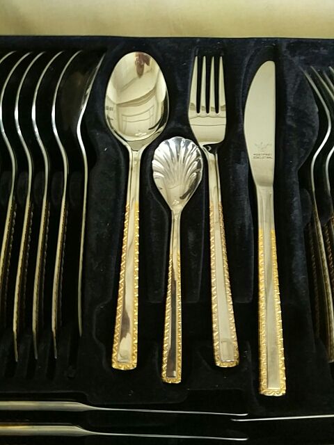 cubertería para 12 comensales