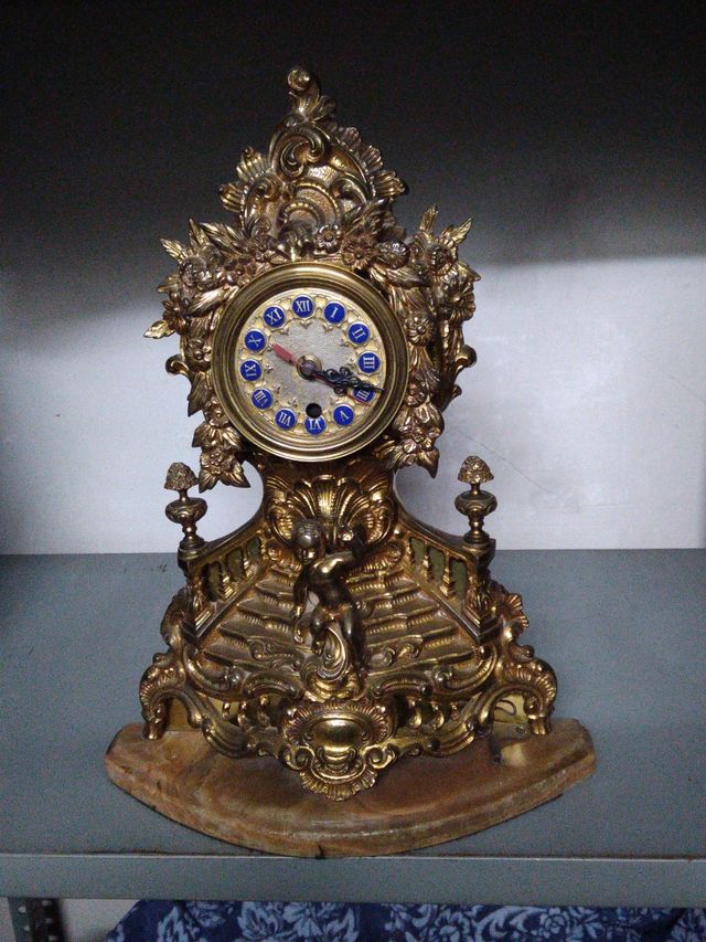 Reloj antiguo  Funciona con pilas