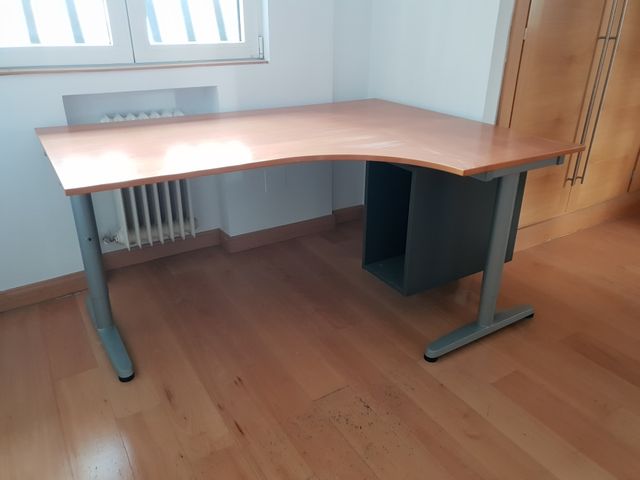 Mesa escritorio esquina oficina de segunda mano por 80 € en Madrid ... Mesa escritorio esquina oficina de segunda mano por 80 € en Madrid ...