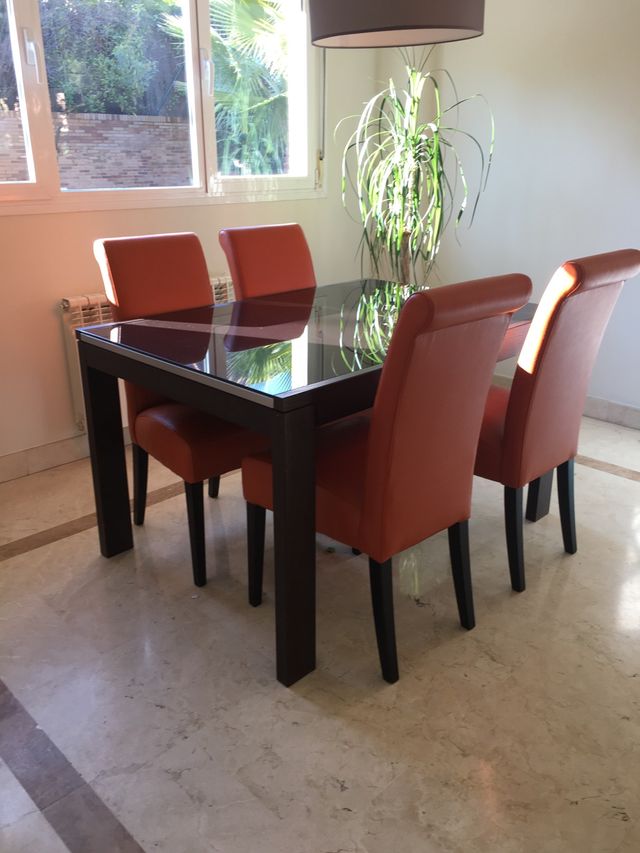 Mesa comedor madera-cristal y sillas de segunda mano por 380 € en ... Mesa comedor madera-cristal y sillas de segunda mano por 380 € en ...