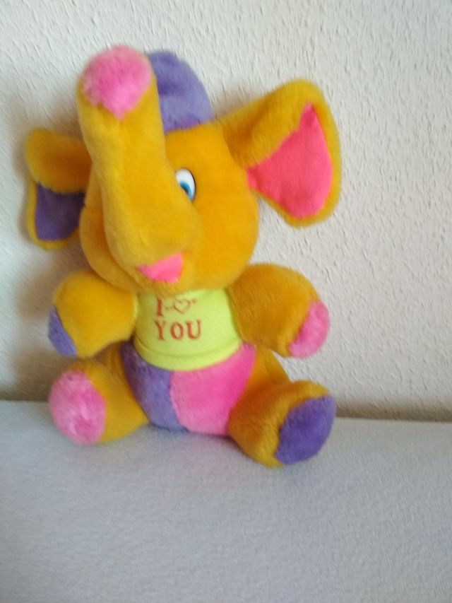 Elefante de peluche