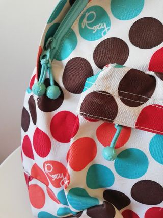 Mochila Roxy lunares colores de segunda mano por 20 EUR en Granada en  WALLAPOP