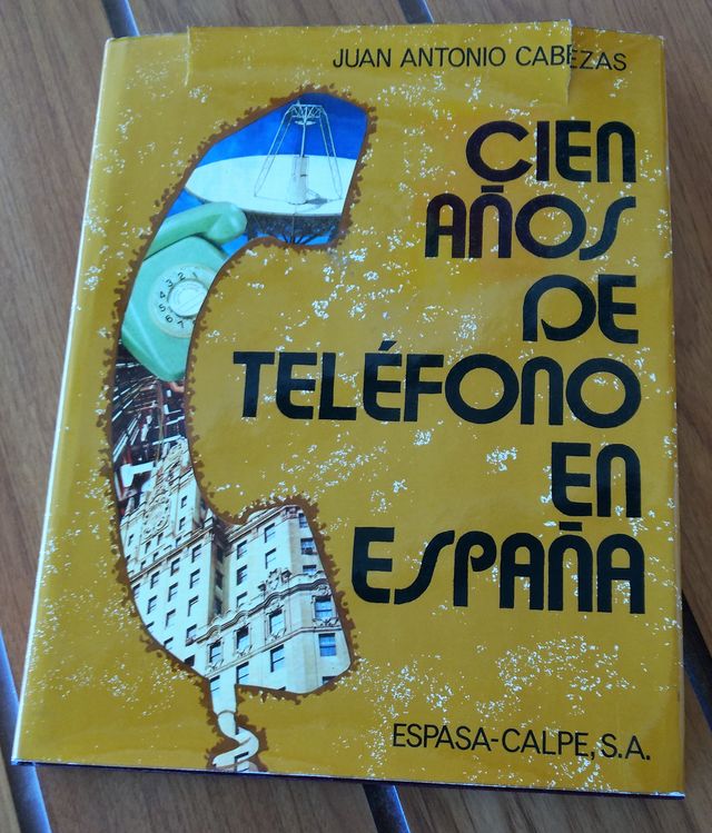 Libro antiguo "Cien años de teléfono en España"
