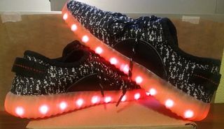 zapatillas yeezy con luces