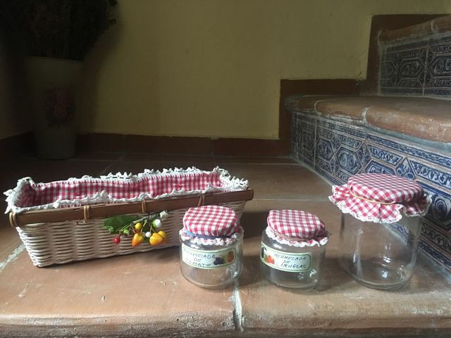 Cesto de botes mermeladas