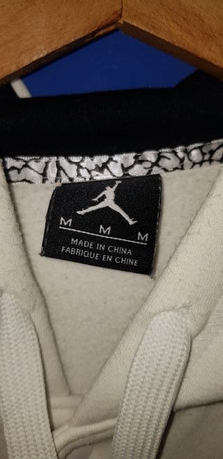 SE VENDE SUDADERA JORDAN INFRARED de segunda mano por 25 EUR en Sevilla en  WALLAPOP
