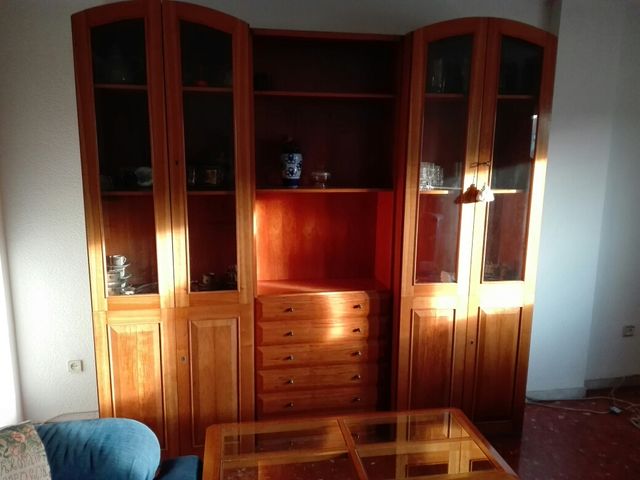 Vitrina de comedor de segunda mano por 75 € en Almería en WALLAPOP Vitrina de comedor de segunda mano por 75 € en Almería en WALLAPOP
