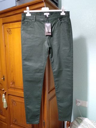 Pantalón encerado verde CORTEFIEL Nuevo de segunda mano por 22 EUR en  Almería en WALLAPOP