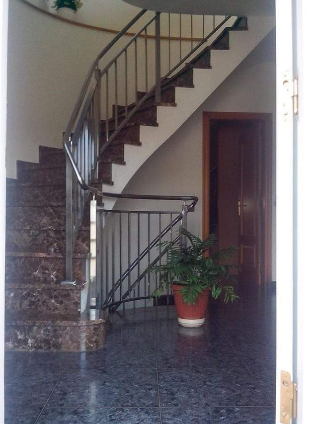 Escaleras .Barandas. balcones .puertas