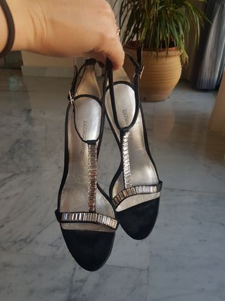 Sandalias de fiesta Gloria Ortiz de segunda mano por 35 EUR en Valencia en  WALLAPOP