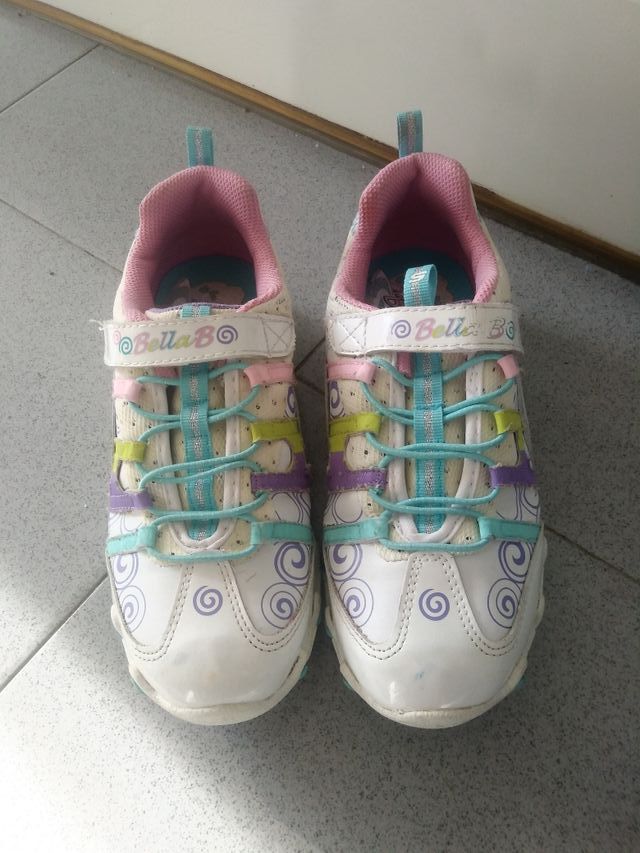 canal Archivo Arturo Playeros skechers niña de segunda mano por 18 € en Pando en WALLAPOP canal Archivo Arturo Playeros skechers niña de segunda mano por 18 € en Pando en WALLAPOP